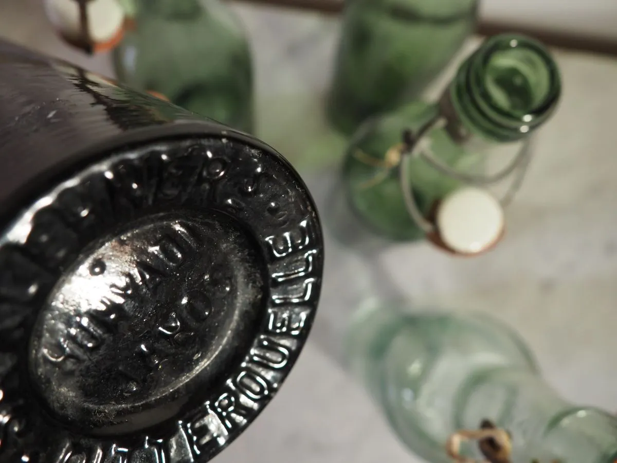 Lot de 5 bouteilles en verre soufflé